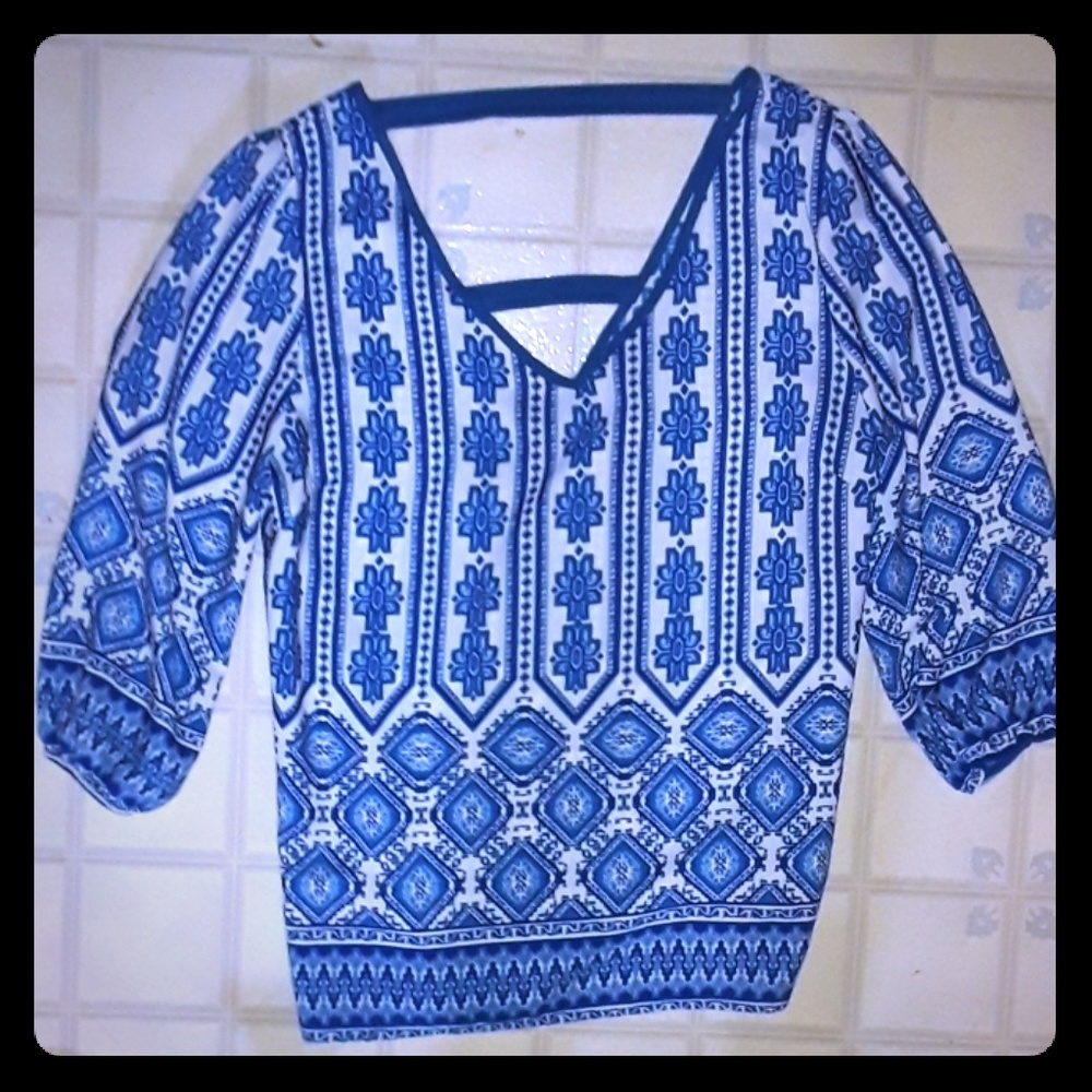 Beautiful top by Myan!! Size large